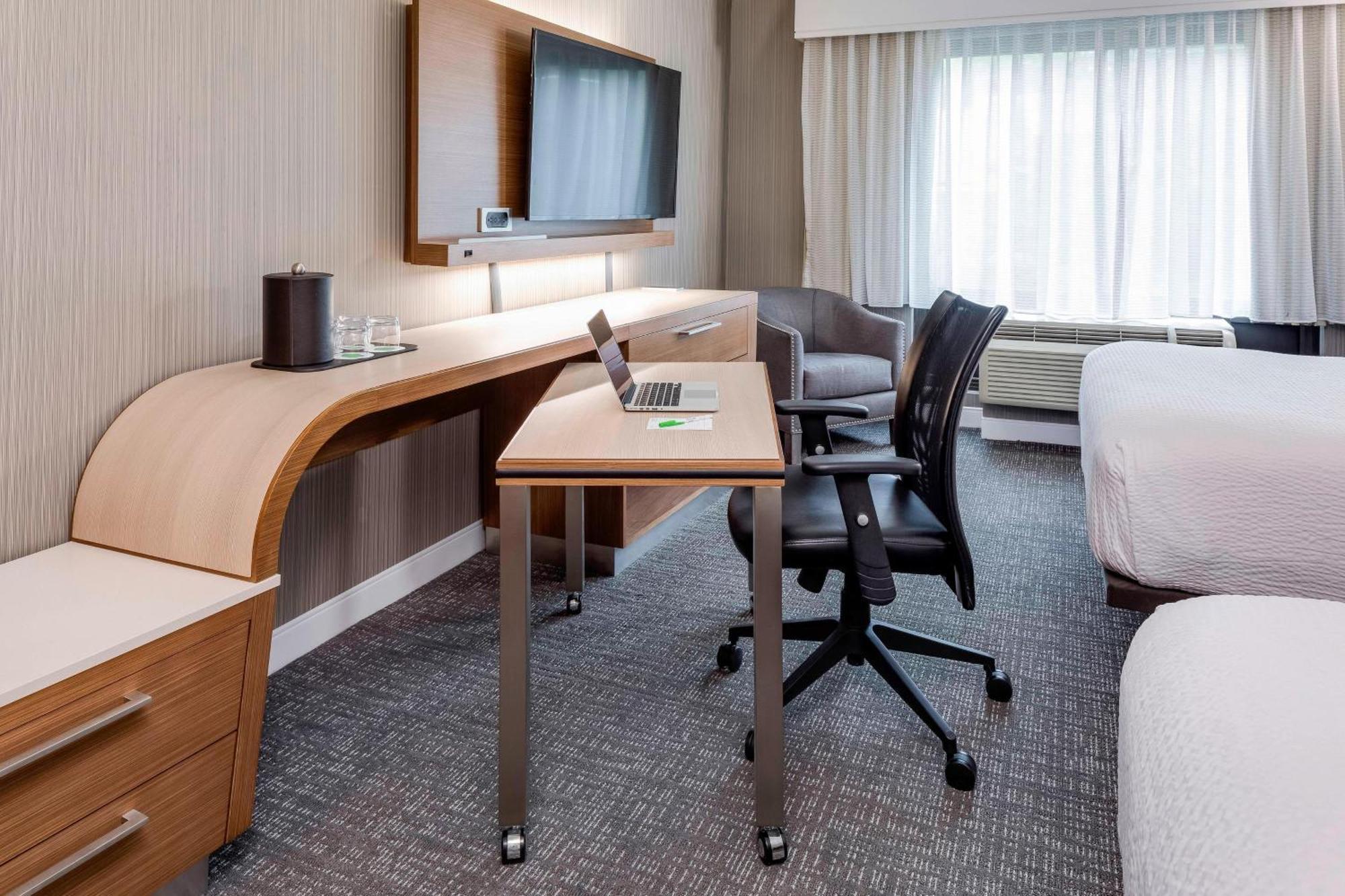 Courtyard By Marriott Portsmouth Exterior foto