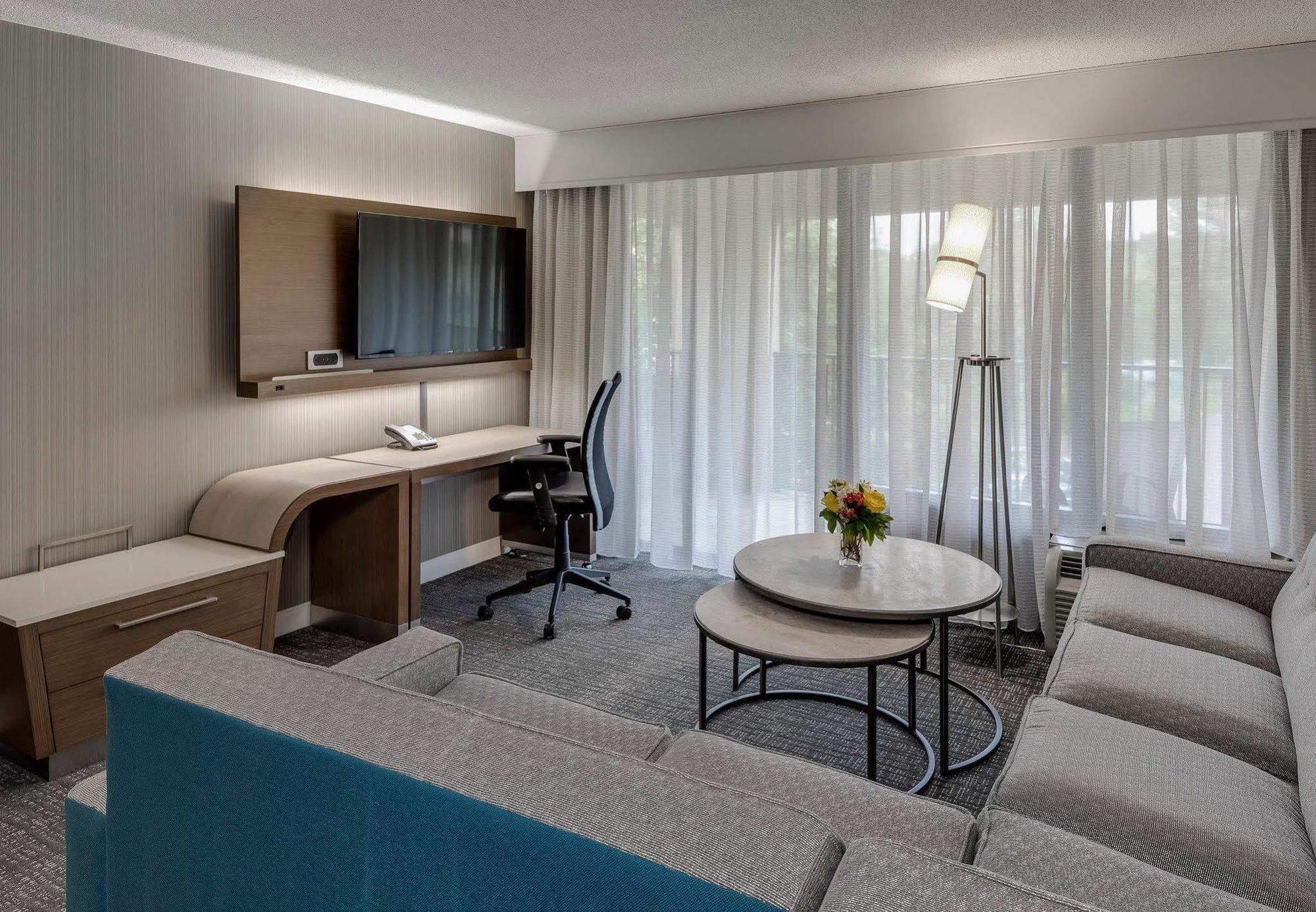 Courtyard By Marriott Portsmouth Exterior foto